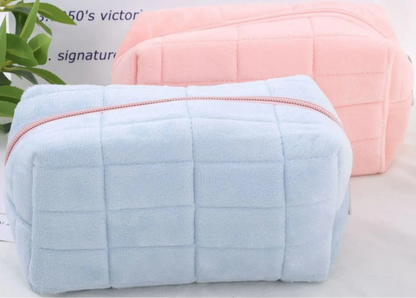 Trousses de toilette et de maquillage polyvalentes