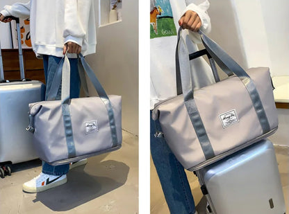 حقائب سفر مقاومة للماء تُحمل على الكتف