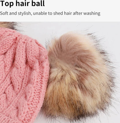 Bonnets chauds avec deux pompons en laine