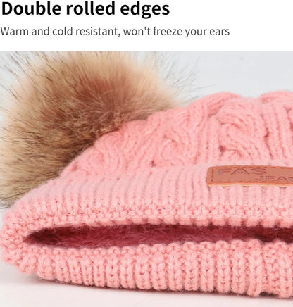 Bonnets chauds avec deux pompons en laine