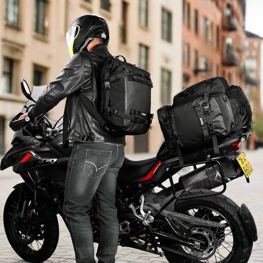 حقائب دراجات نارية سوداء