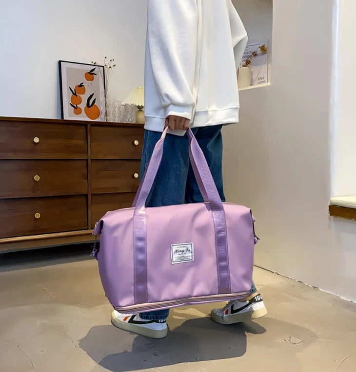 حقائب سفر مقاومة للماء تُحمل على الكتف