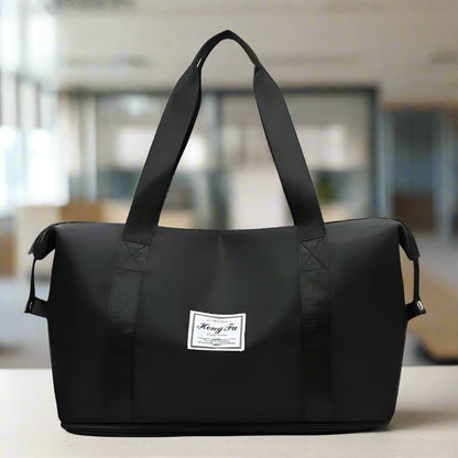 حقائب سفر مقاومة للماء تُحمل على الكتف