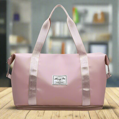 حقائب سفر مقاومة للماء تُحمل على الكتف