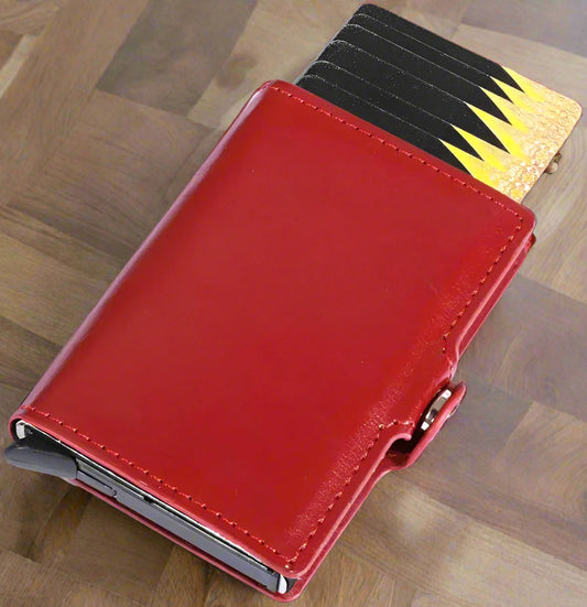 محافظ متينة بتصميم ثلاثي الطي