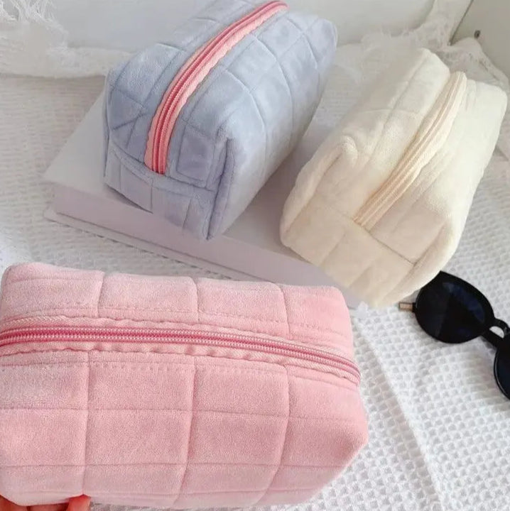 Trousses de toilette et de maquillage polyvalentes