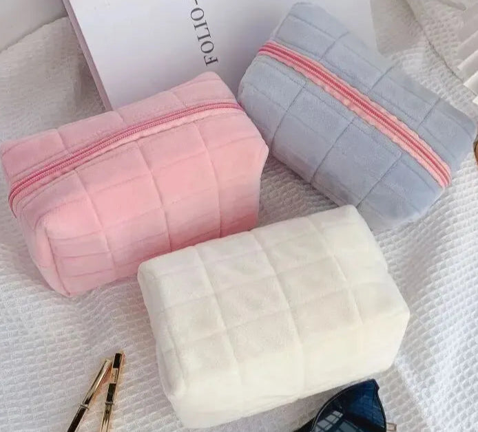 Trousses de toilette et de maquillage polyvalentes