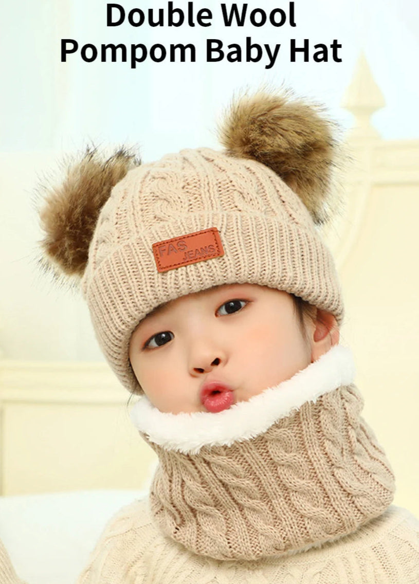 Bonnets chauds avec deux pompons en laine