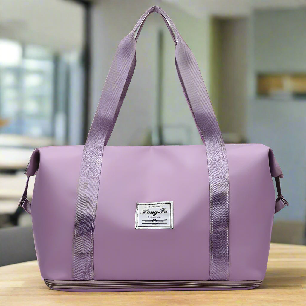 حقائب سفر مقاومة للماء تُحمل على الكتف