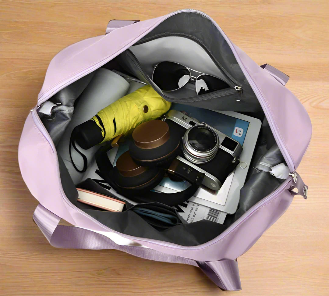 حقائب سفر مقاومة للماء تُحمل على الكتف